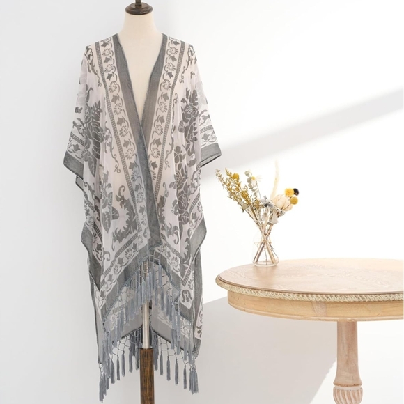 Amazon Other - Burnout Velvet Kimono